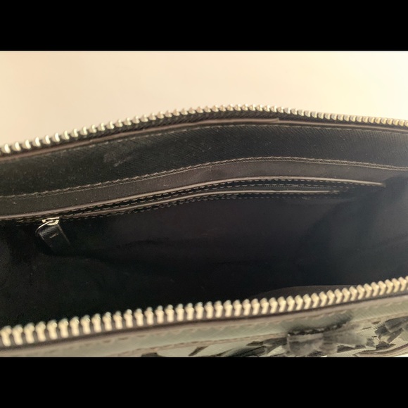 LC Liza Claiborne Black Liza Floral on Gold Tone Background Crossbody Purse - Picture 8 of 12